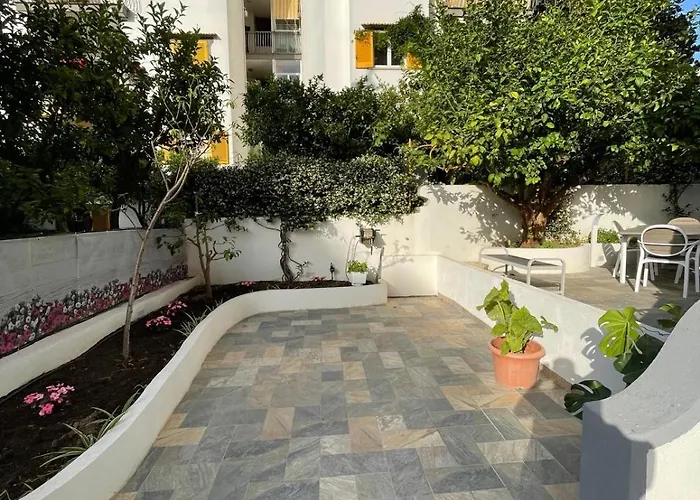 Sweetness & Pool Σορέντο