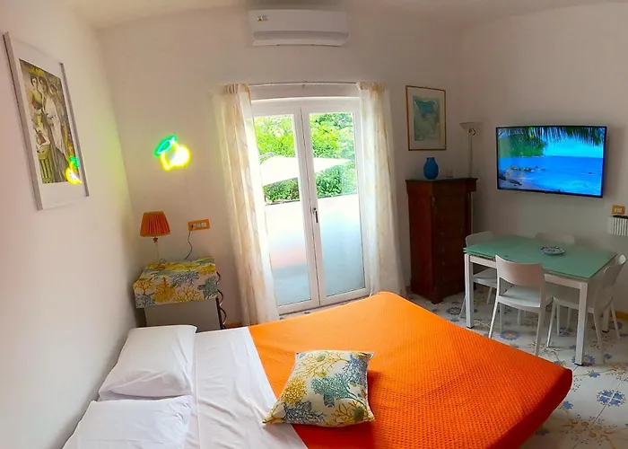 Sweetness & Pool * Σορέντο